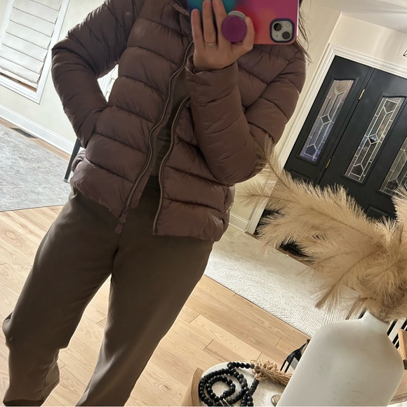 Meet your Posher, Laura - Picture 1 of 1